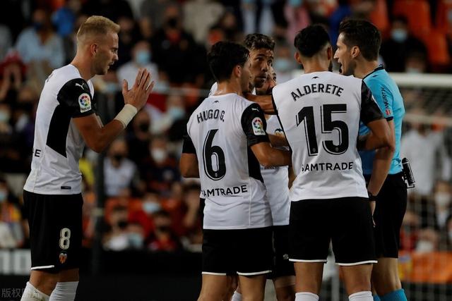 冯莱重返上海男篮 与费雷尔成新赛季外援搭档